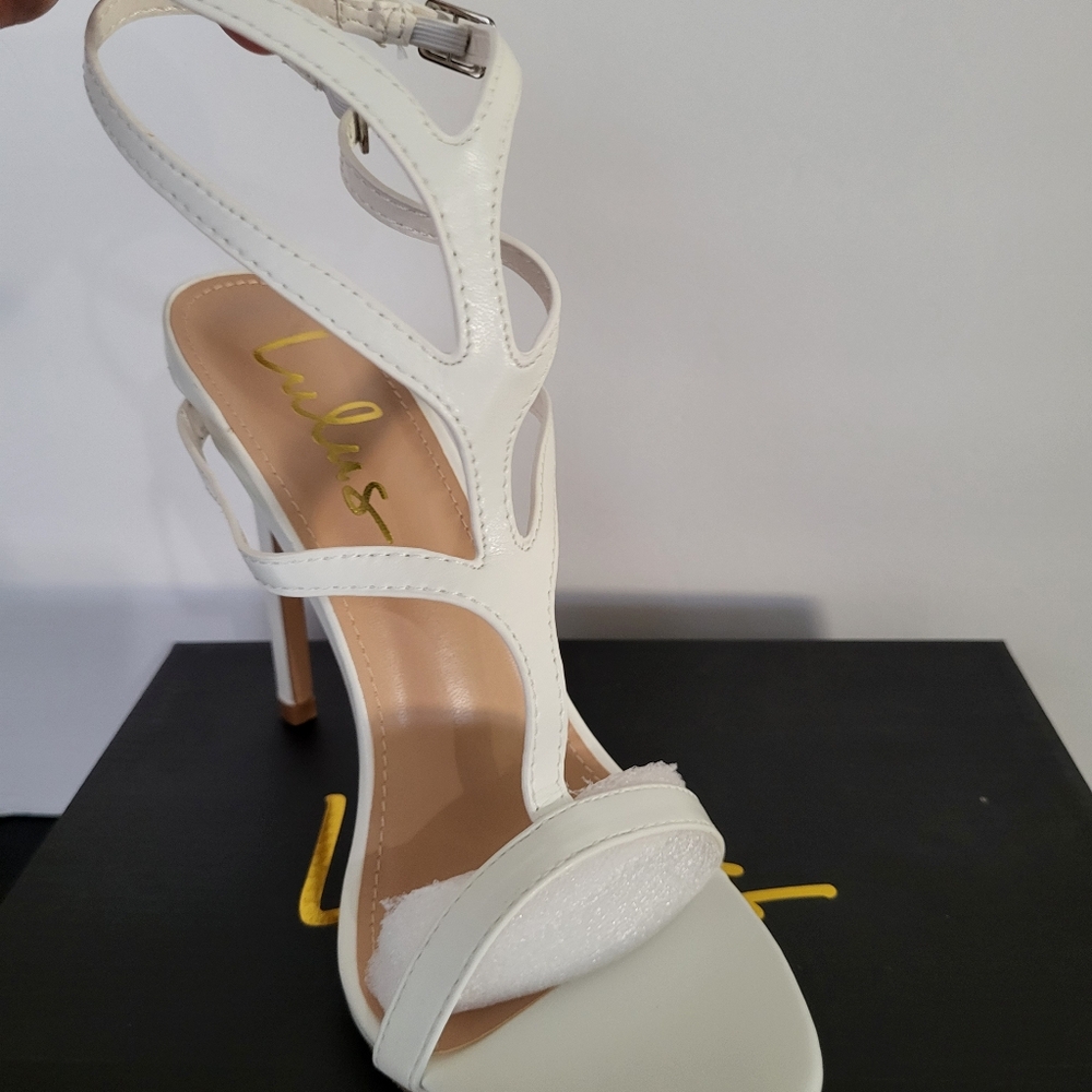 Elegant White Strappy Heels. - Picture 3 of 7